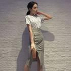 Short-sleeve Dotted T-shirt / Fitted Midi Skirt