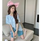Loose-fit Light T-shirt / High-waist Cotton Shorts