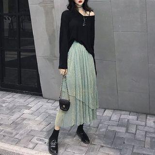 Plain Long-sleeve T-shirt / Tiered Midi Skirt