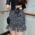 Plain Short-sleeve Slim-fit T-shirt / Floral Skirt