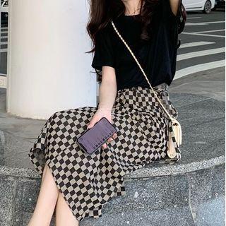 Checkerboard Midi A-line Skirt / Lettering T-shirt
