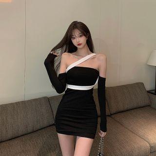 Set: Mini Sheath Dress + Arm Sleeve Black - One Size