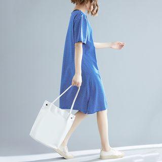 Striped Round-neck Medium Maxi Dress
