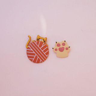 Non-matching Cat & Paw Earring