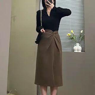 Long-sleeve V-neck T-shirt / High Waist Midi Pencil Skirt