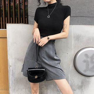 Short-sleeve Plain T-shirt / High-waist Plain Shorts