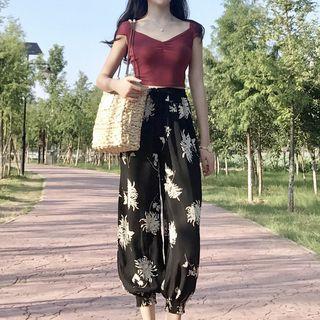 V-neck Short-sleeve T-shirt / Flower Print Cropped Pants
