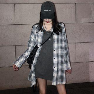Plain Short-sleeve T-shirt / Plaid Long-sleeve Shirt