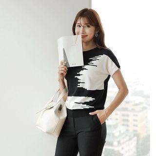 Round-neck Contrast-panel Knit Top
