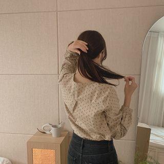 Wing-collar Floral Blouse