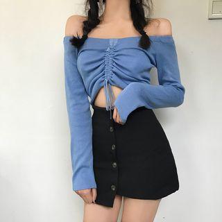 Plain Off-shoulder Long-sleeve Cropped Top