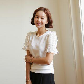 Beribboned Lace-sleeve T-shirt