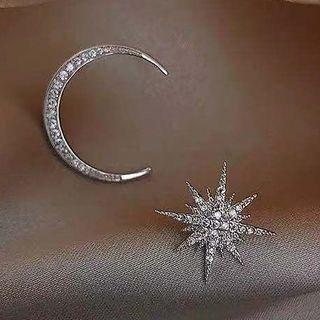 Asymmetrical Rhinestone Star Stud Earring 1 Pair - Silver - One Size