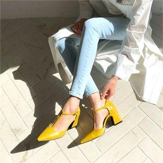 Pointy-toe T-strap Pumps