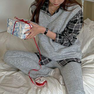 Set: V-neck Knit Vest + Boot-cut Pants