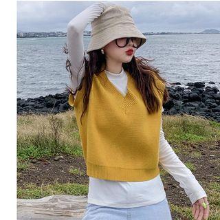 Long-sleeve Ripped Top / Knit Vest