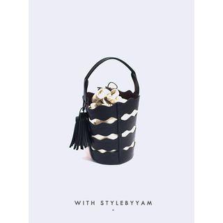 Wave Patterned Tassel-accent Tote