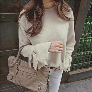 Beribboned Sleeve Dip-back T-shirt