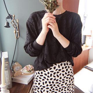 Round-neck Laced Pullover
