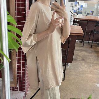 Embroidered Slit-side T-shirt
