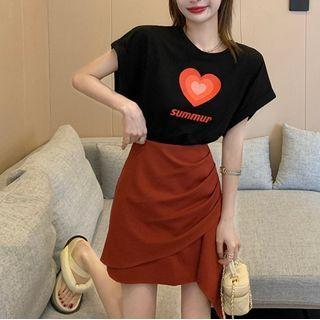 Short-sleeve Heart Print T-shirt / Shirred A-line Skirt