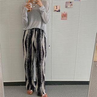 Long-sleeve Plain T-shirt / Tie Dye Wide-leg Pants