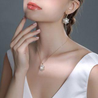 Snowflake Faux Pearl Rhinestone Pendant Alloy Necklace