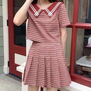 Short-sleeve Plaid Cropped Top / Pleated A-line Skirt