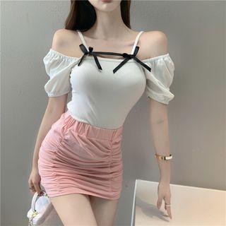 Cold-shoulder T-shirt / Shirred Pencil Skirt