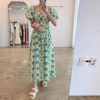 Short-sleeve Floral Print Midi A-line Dress Green & Beige - One Size
