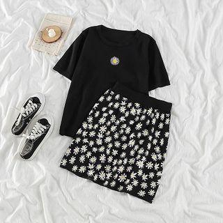 Embroidered Crewneck Short-sleeve T-shirt / Floral High-waist A-line Skirt
