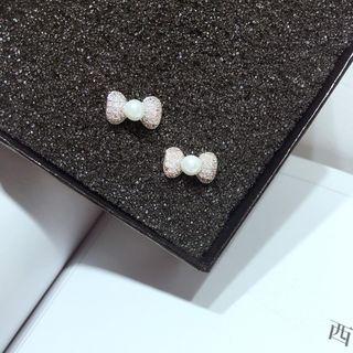 Faux Pearl Bow Ear Stud