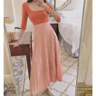 Short-sleeve Plain T-shirt / Pleated Maxi Skirt