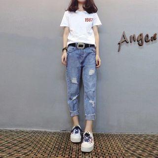 Set: Lettering T-shirt + Distressed Jeans