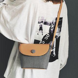 Herringbone Panel Flap-cover Crossbody Bag