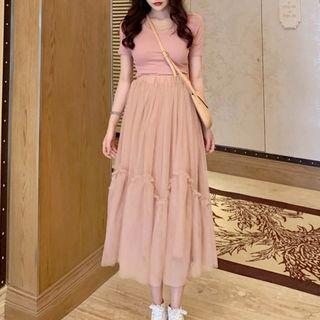 Short-sleeve T-shirt / A-line Midi Mesh Skirt