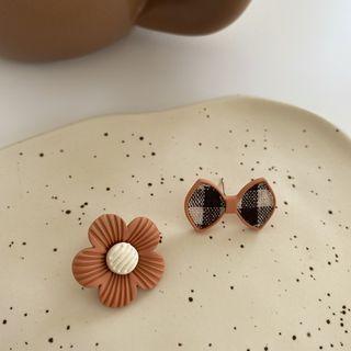 Asymmetrical Flower & Bow Ear Stud 1 Pair - Stud Earring - Asymmetric - Coffee - One Size