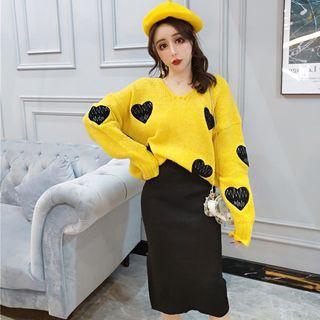 Heart Embroidered Sweater / Midi Straight-fit Knit Skirt