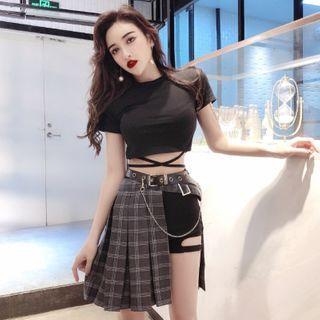 Short-sleeve T-shirt / Shorts / Plaid Mini A-line Skirt / Belt