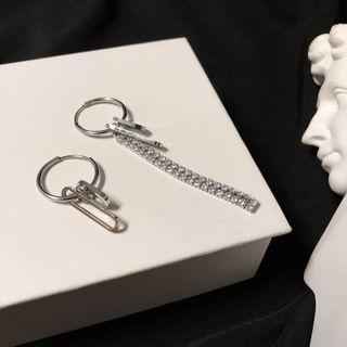 Asymmetrical Hoop Earring 1 Pair - 1 With Chain & 1 Without Chain - Silver - One Size