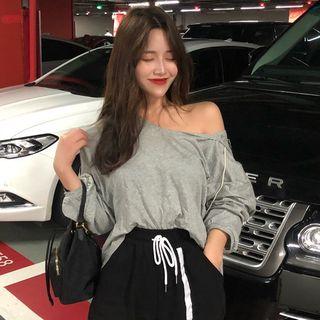 Lettering Light Hoodie / Wide-leg Shorts