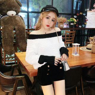 Color Block Off-shoulder Sweater / Double-breasted Shorts