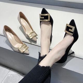 Buckle Pointy-toe Pumps