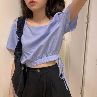 Plain Short-sleeve Tie-hem Cropped Blouse