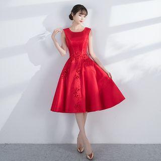 Flower Detail Sleeveless Midi Cocktail Dress