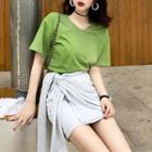 Elbow-sleeve T-shirt / Bow Fitted Skirt