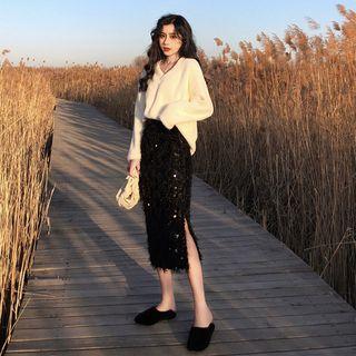 V-neck Sweater / Sequined Midi Fringe Skirt