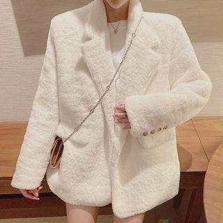 Notch Lapel Coat / Furry Scarf