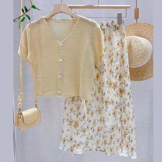 Short-sleeve V-neck Blouse / Flower Print Midi A-line Skirt