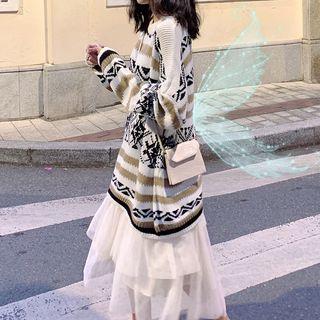 Patterned Oversize Sweater / Plain Mesh Skirt